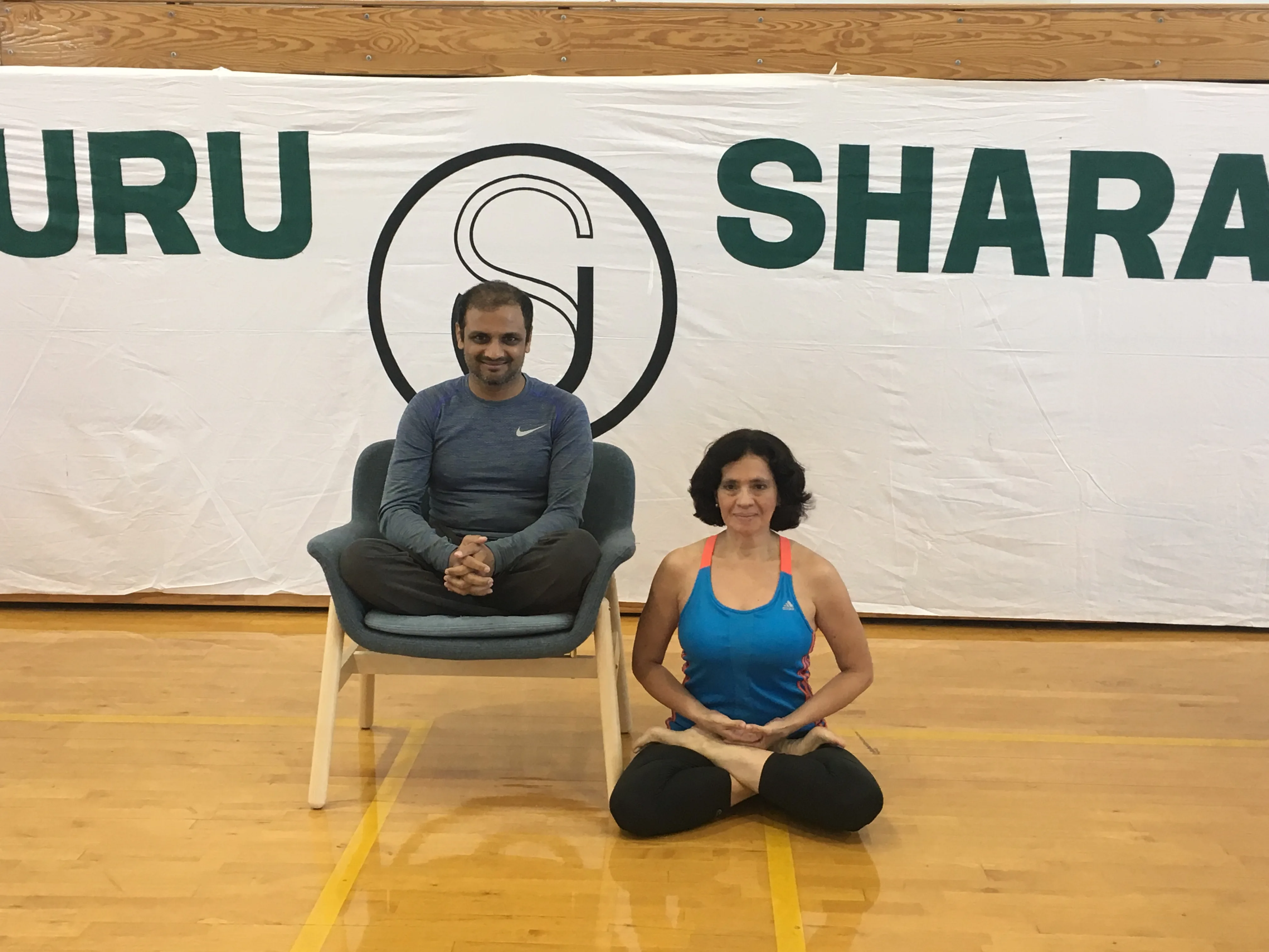 Encuentro con un maestro de yoga al finalizar una práctica